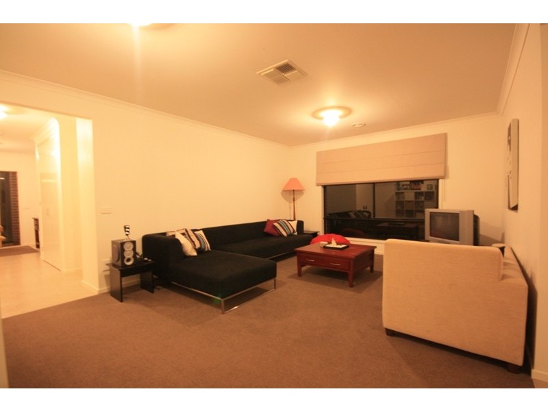 8 Osborn Court, Berwick VIC 3806