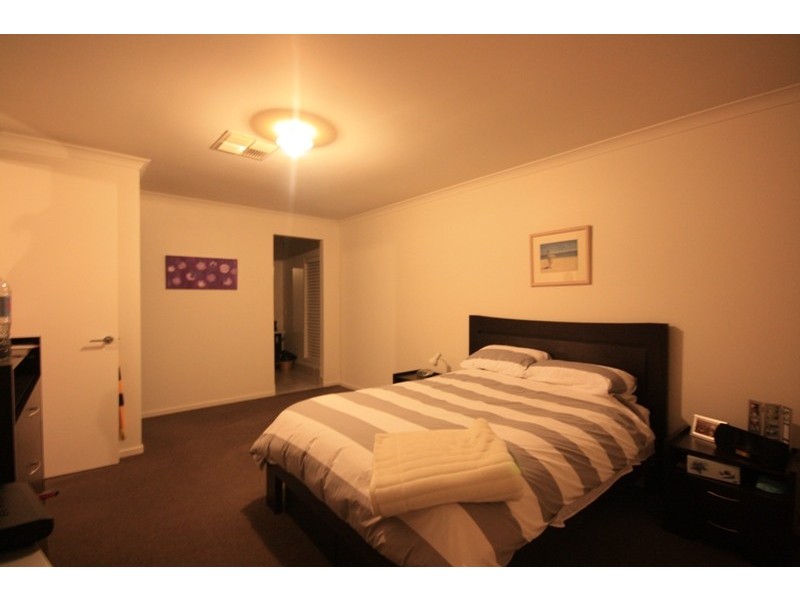 8 Osborn Court, Berwick VIC 3806