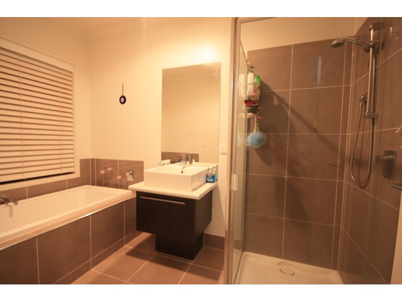 8 Osborn Court, Berwick VIC 3806