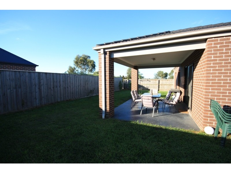 8 Osborn Court, Berwick VIC 3806