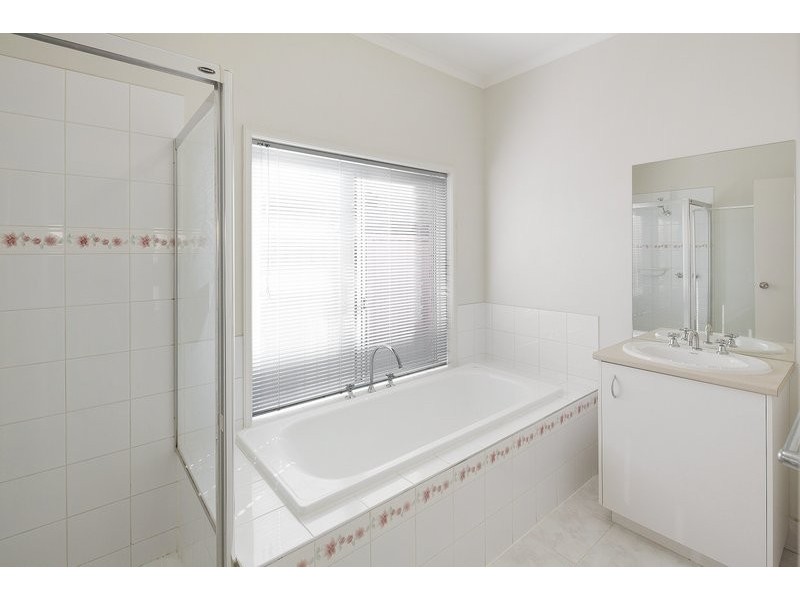 9 Cormorant Parade, Pakenham VIC 3810