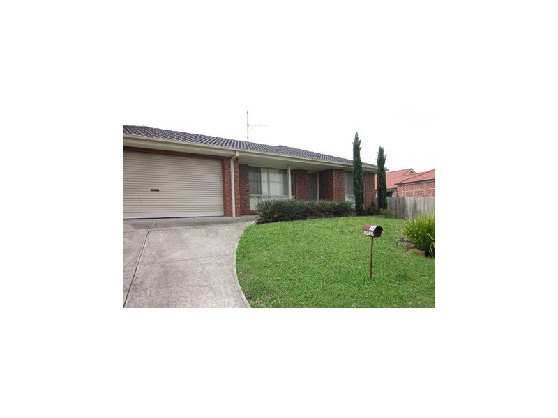 18 Adrian Drive, Pakenham VIC 3810