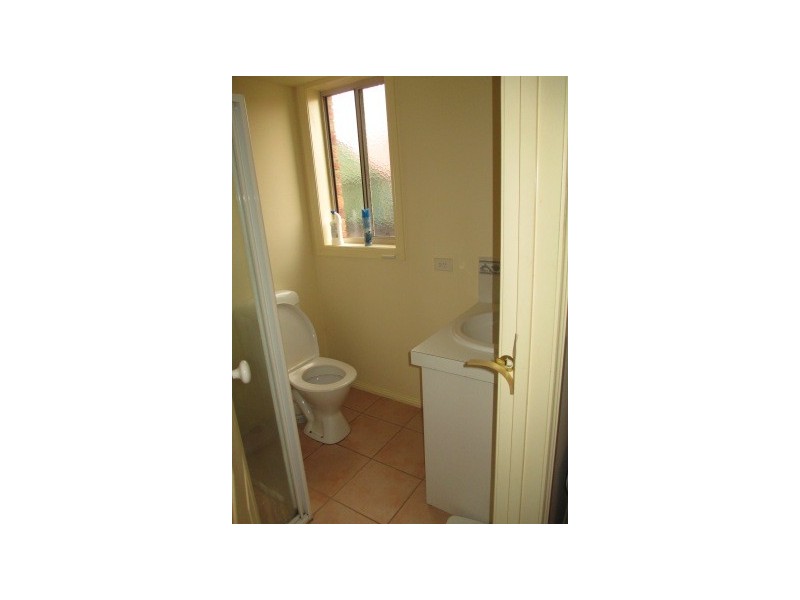 18 Adrian Drive, Pakenham VIC 3810