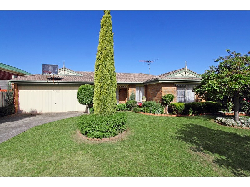 18 Dryden Court, Berwick VIC 3806