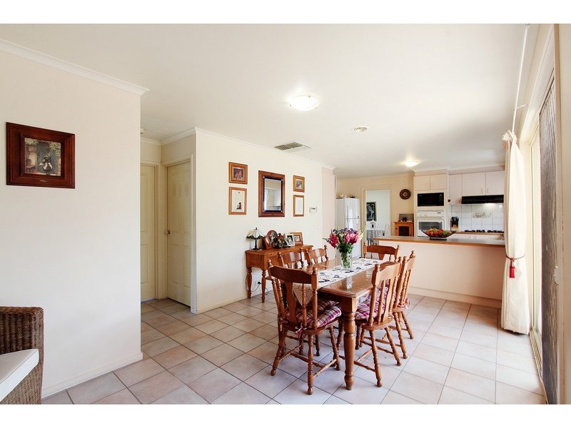 18 Dryden Court, Berwick VIC 3806