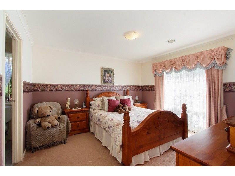 18 Dryden Court, Berwick VIC 3806