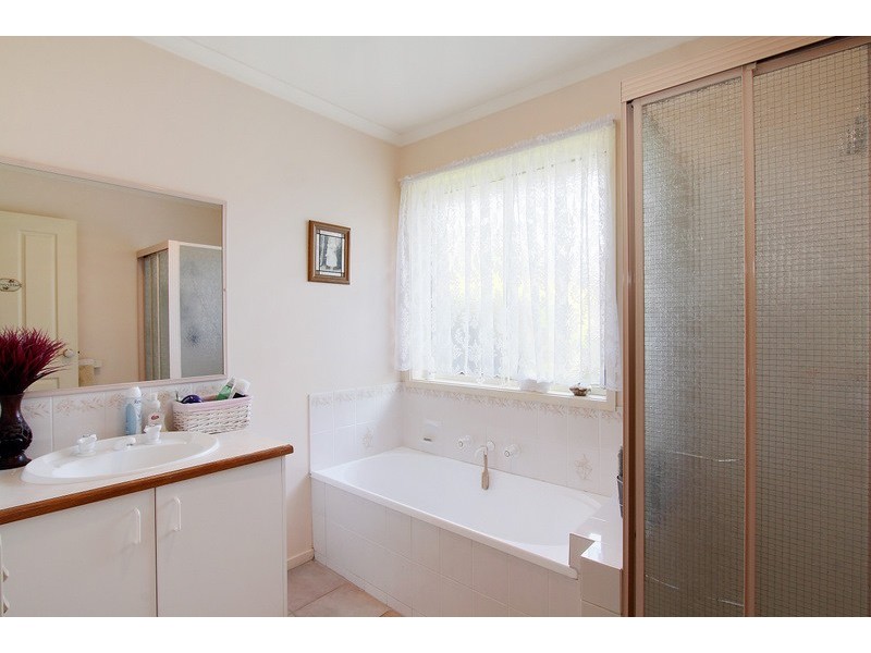 18 Dryden Court, Berwick VIC 3806