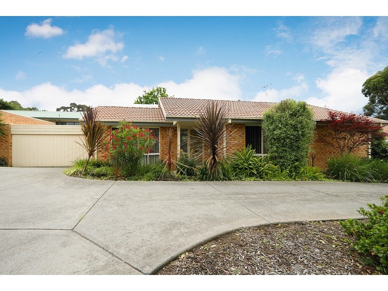 2/10 Buchanan Rd, Berwick VIC 3806