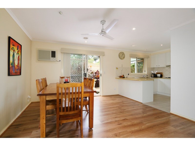 2/10 Buchanan Rd, Berwick VIC 3806