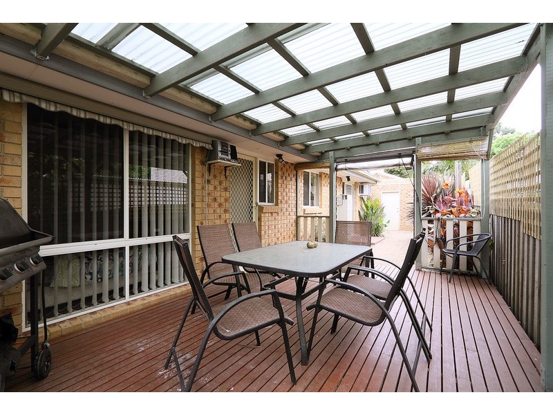 2/10 Buchanan Rd, Berwick VIC 3806