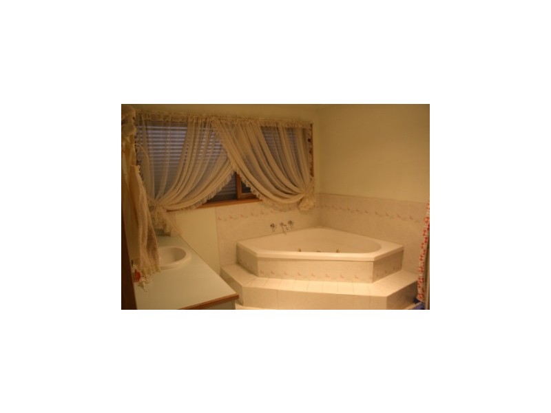 1 Raphael Street, Hallam VIC 3803