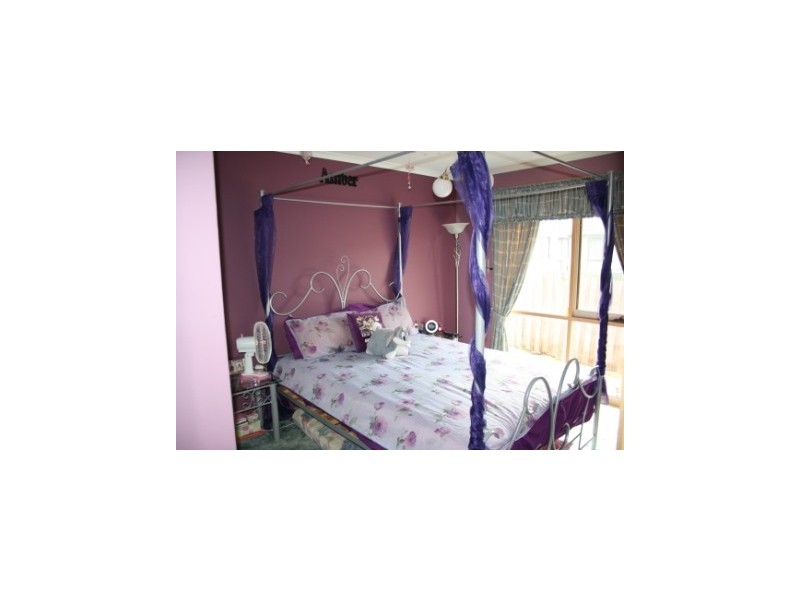 1 Raphael Street, Hallam VIC 3803