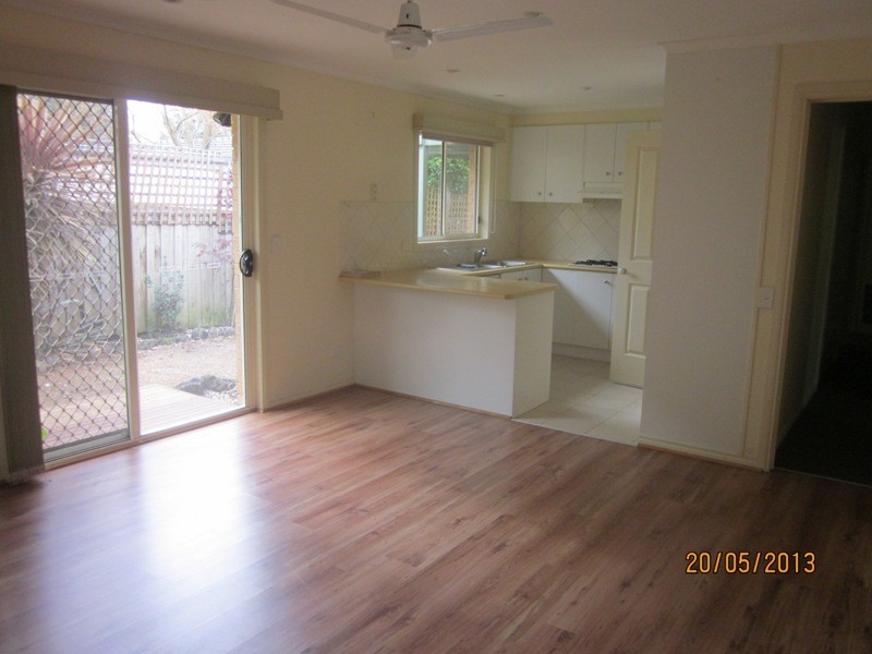 2/10 Buchanan Rd, Berwick VIC 3806