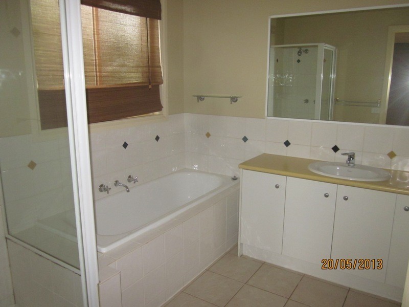 2/10 Buchanan Rd, Berwick VIC 3806