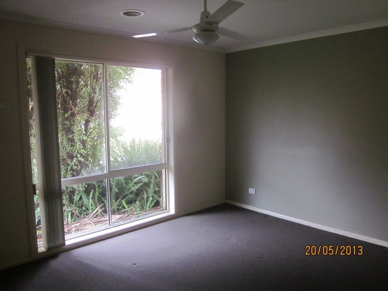 2/10 Buchanan Rd, Berwick VIC 3806