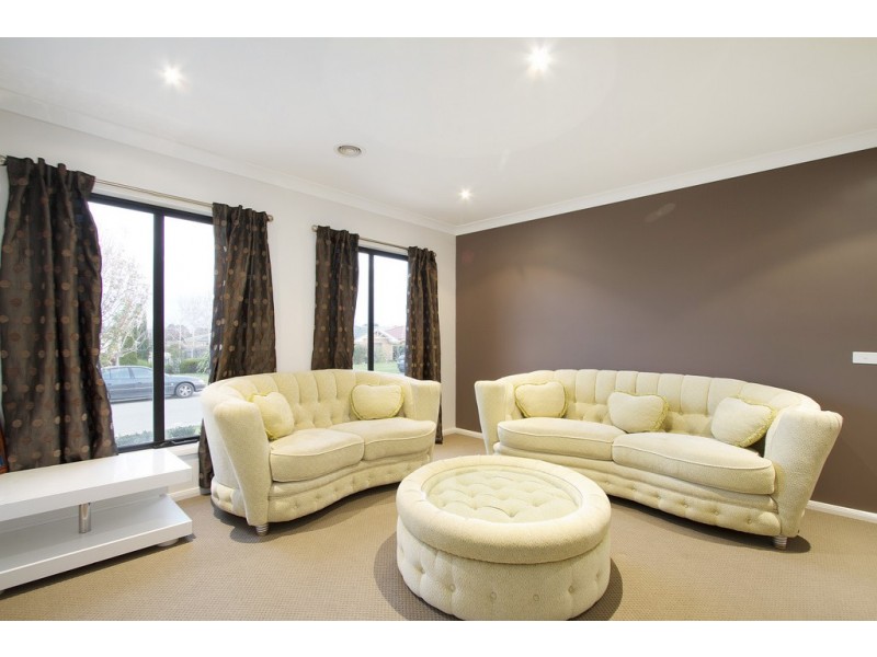19 Hartsmere Drive, Berwick VIC 3806