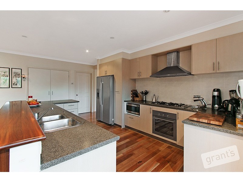 26 Hartsmere Drive, Berwick VIC 3806