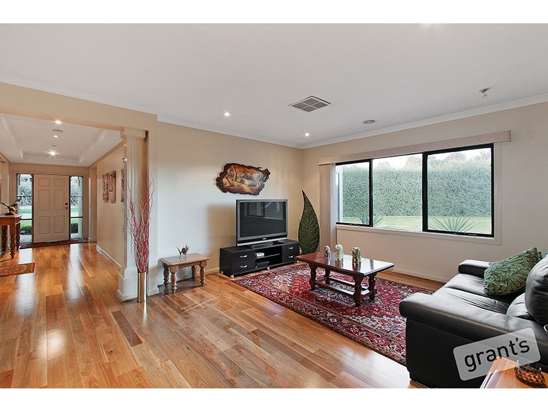 26 Hartsmere Drive, Berwick VIC 3806