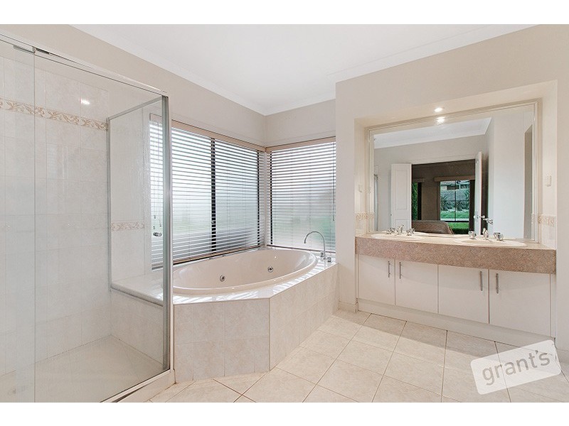 26 Hartsmere Drive, Berwick VIC 3806