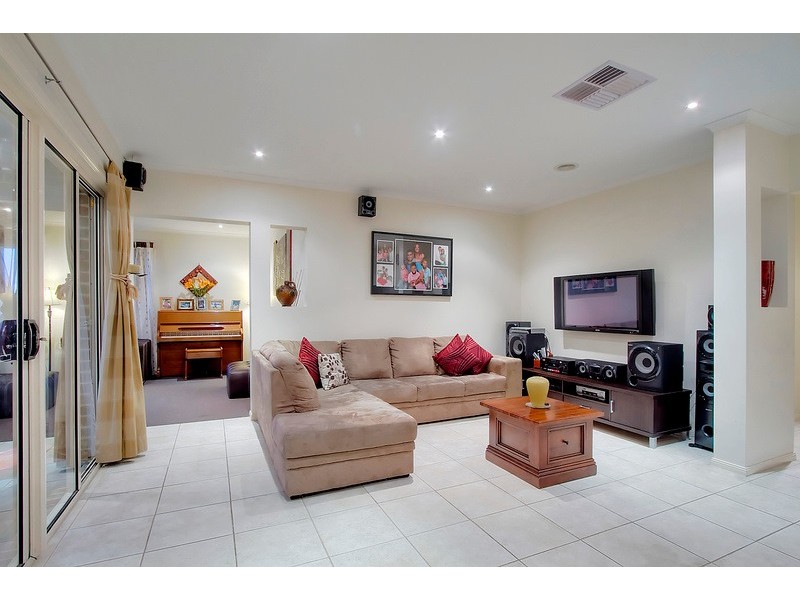 56 Hartsmere Drive, Berwick VIC 3806