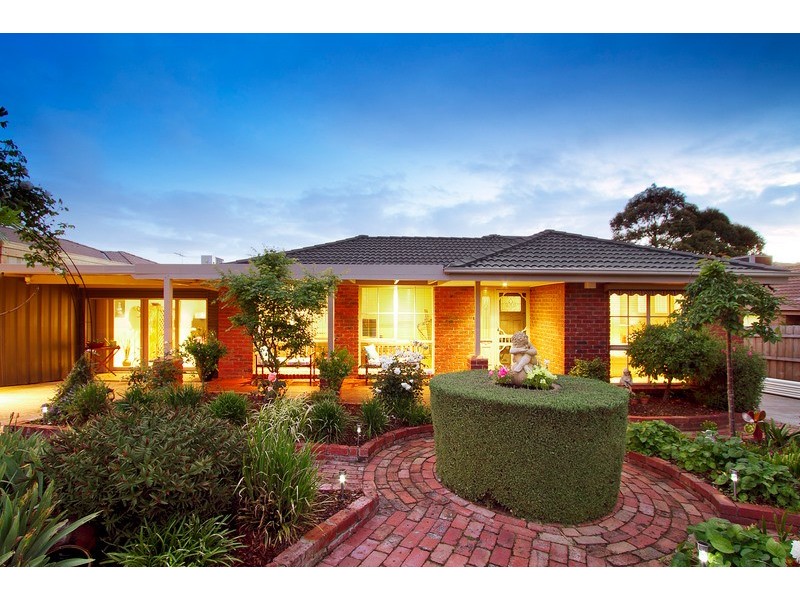 17 Lodge Crescent, Berwick VIC 3806