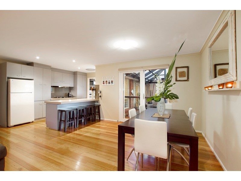 17 Lodge Crescent, Berwick VIC 3806