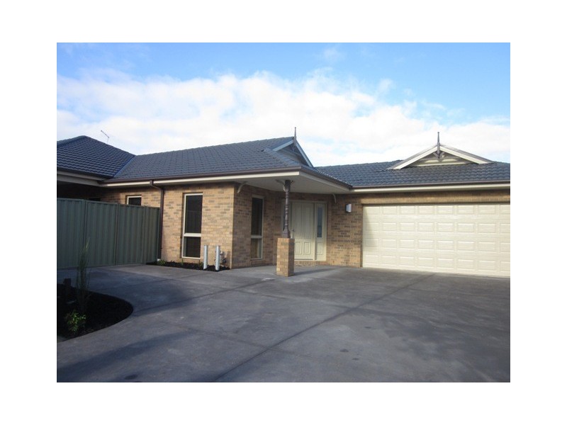 8 Day Lilly Court, Pakenham VIC 3810