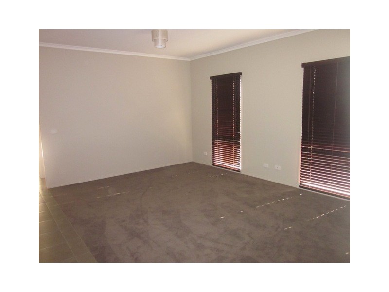 8 Day Lilly Court, Pakenham VIC 3810