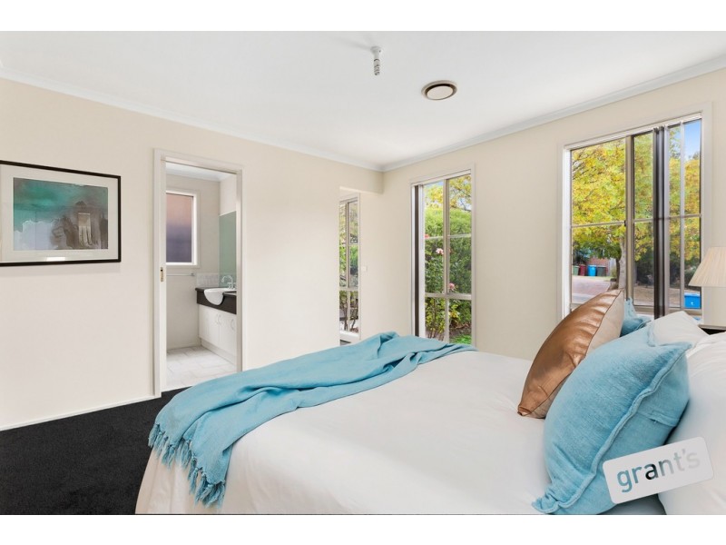 15 Highland Crescent, Narre Warren South VIC 3805