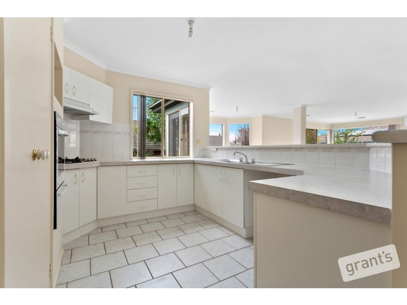 15 Highland Crescent, Narre Warren South VIC 3805