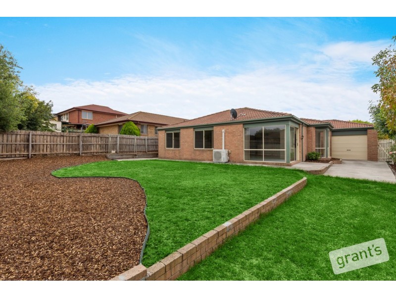15 Highland Crescent, Narre Warren South VIC 3805