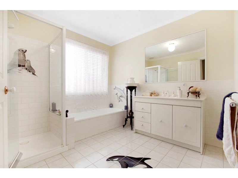 44 Royston Avenue, Berwick VIC 3806