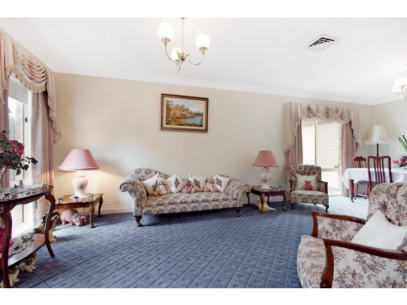 44 Royston Avenue, Berwick VIC 3806