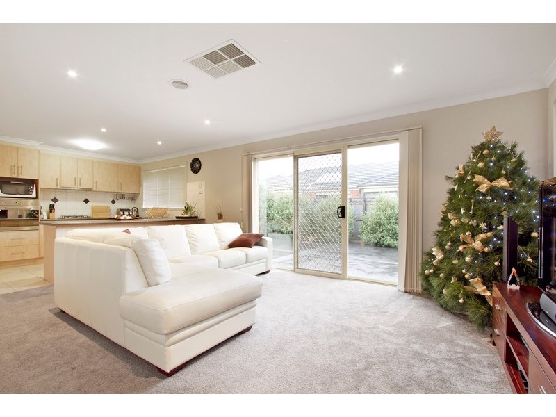 19 Dempster Way, Berwick VIC 3806