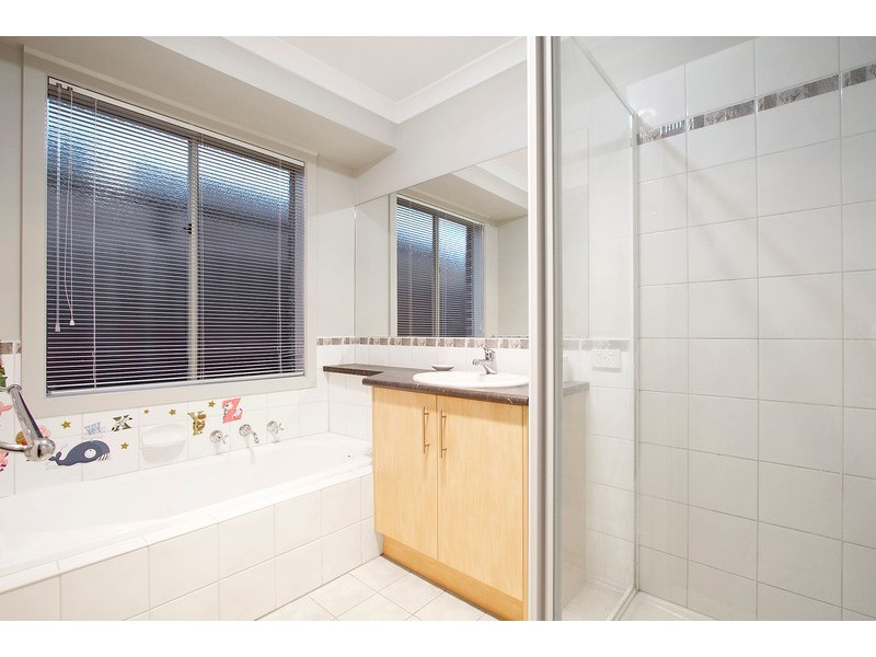 19 Dempster Way, Berwick VIC 3806