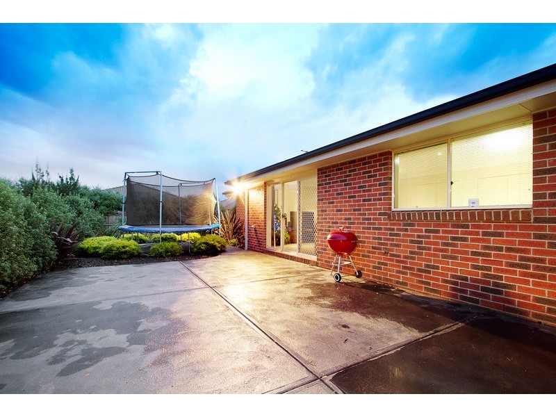 19 Dempster Way, Berwick VIC 3806