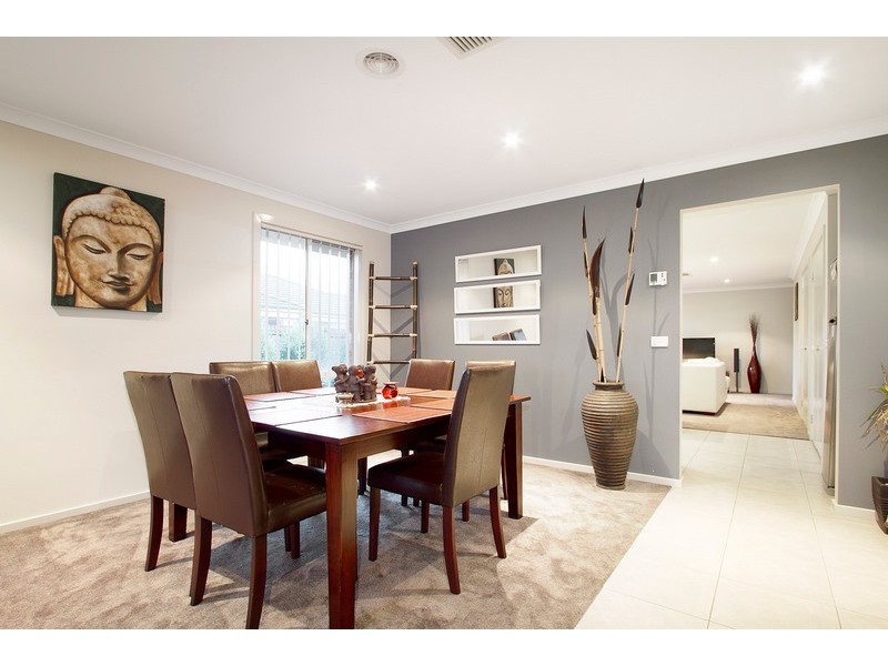 19 Dempster Way, Berwick VIC 3806