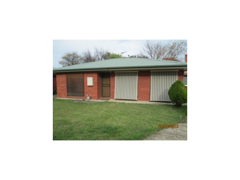 2/10 Rogers Street, Pakenham VIC 3810