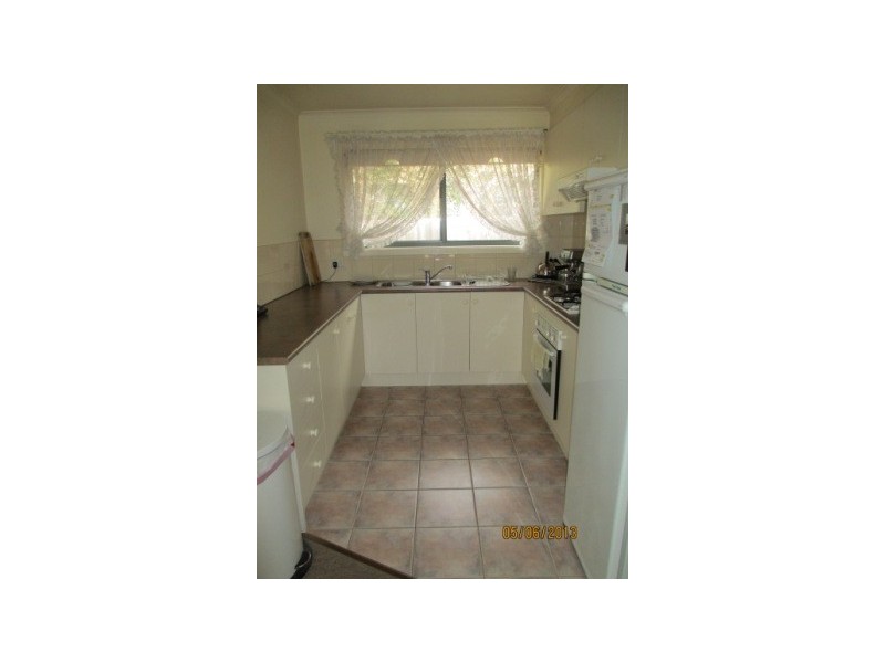 2/10 Rogers Street, Pakenham VIC 3810