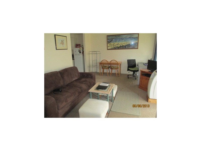 2/10 Rogers Street, Pakenham VIC 3810