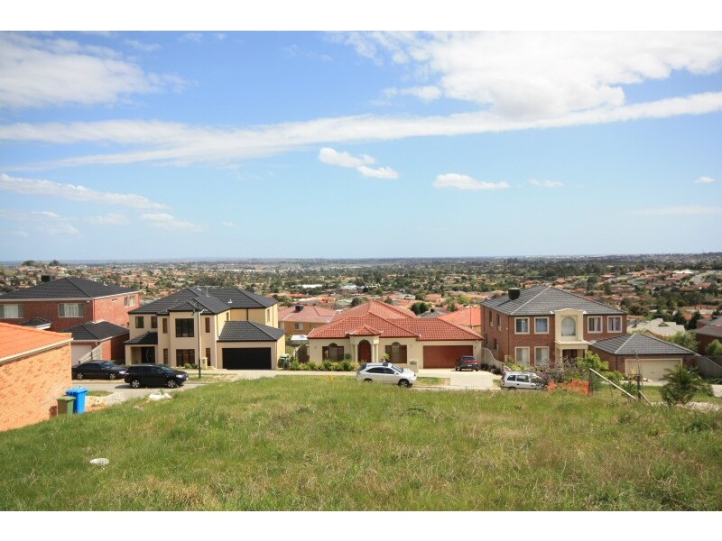 43 Montbrae Circuit, Narre Warren VIC 3805