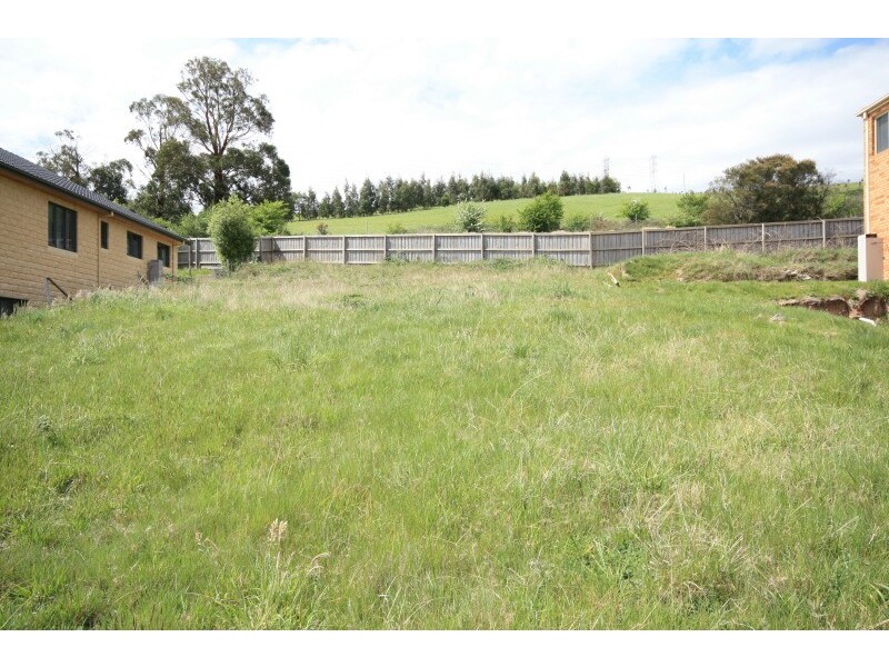 43 Montbrae Circuit, Narre Warren VIC 3805