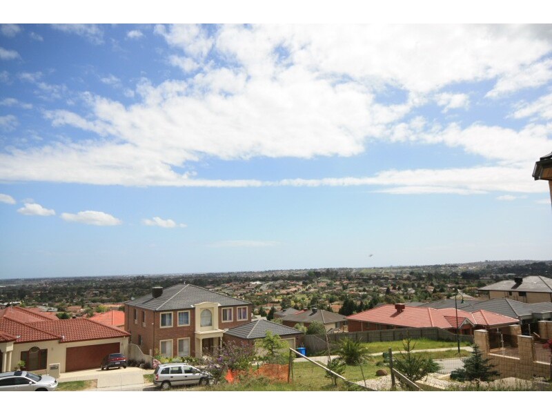 43 Montbrae Circuit, Narre Warren VIC 3805