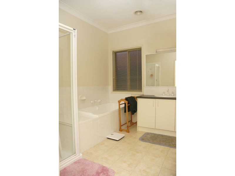 Unit 5, 12 Grant Close, Berwick VIC 3806