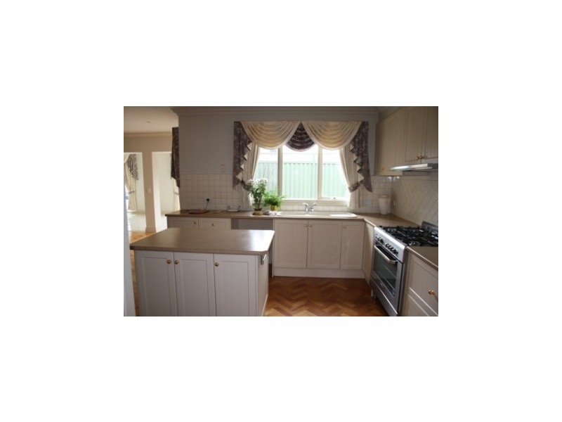 120 Berwick Springs Boulevard, Narre Warren South VIC 3805