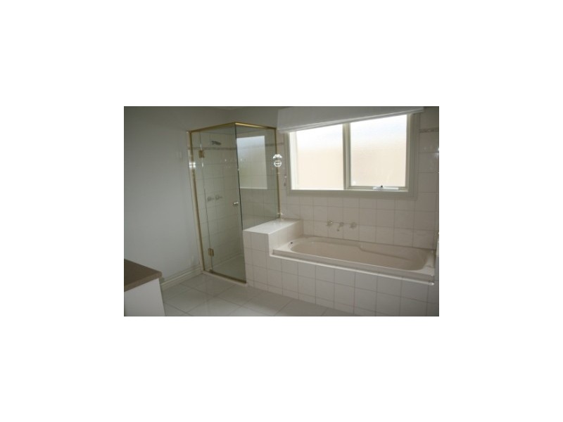 120 Berwick Springs Boulevard, Narre Warren South VIC 3805