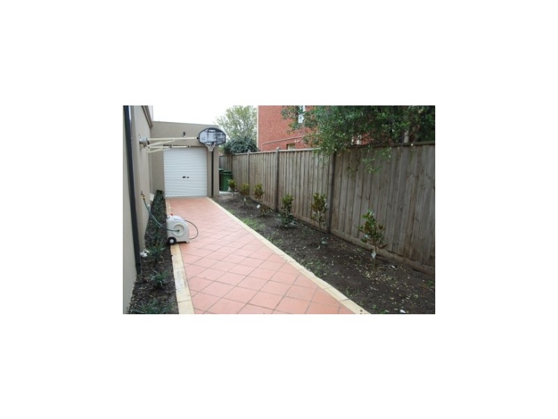 120 Berwick Springs Boulevard, Narre Warren South VIC 3805