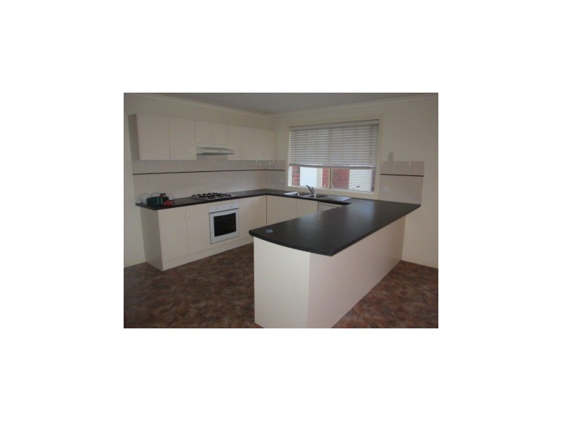 3 Scarlet Crescent, Pakenham VIC 3810