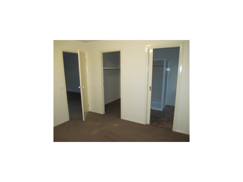 3 Scarlet Crescent, Pakenham VIC 3810