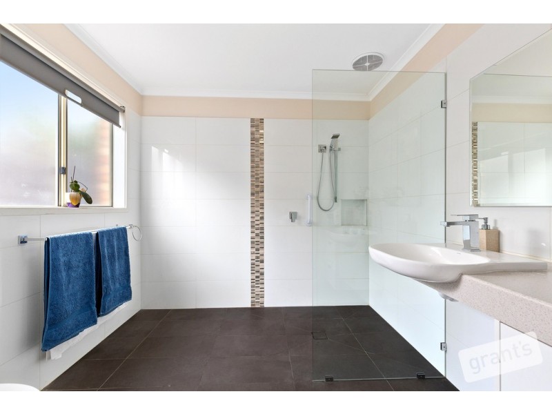 5 Fairholme Boulevard, Berwick VIC 3806